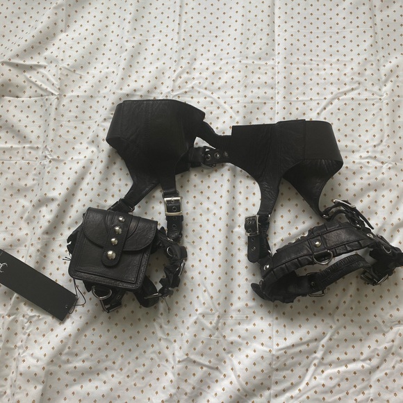 Skin graft garter belt - Picture 3 of 5